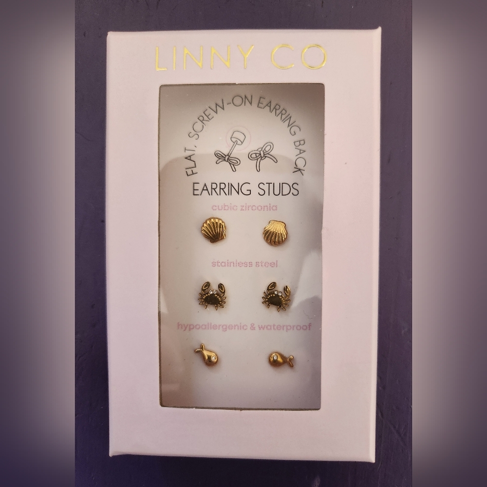 LINNY CO Gold Shell, Crab & Fish Earring Stud Set